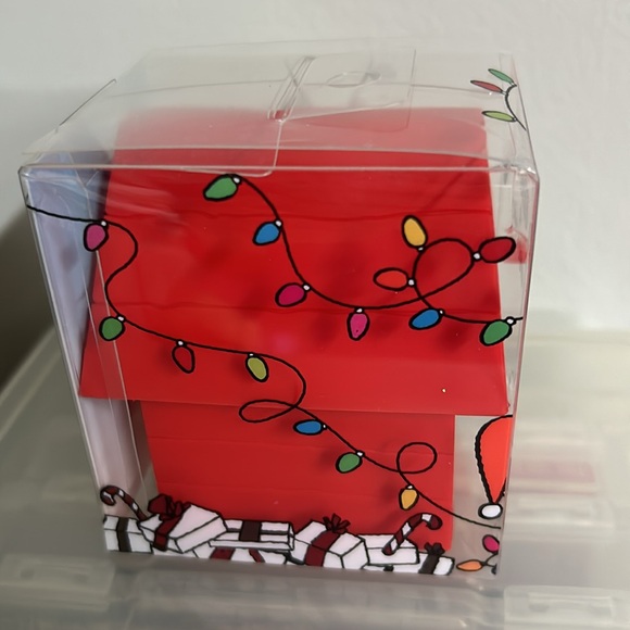 Peanuts x Wet n Wild Makeup Sponge Case Snoopy House Christmas - Picture 3 of 6